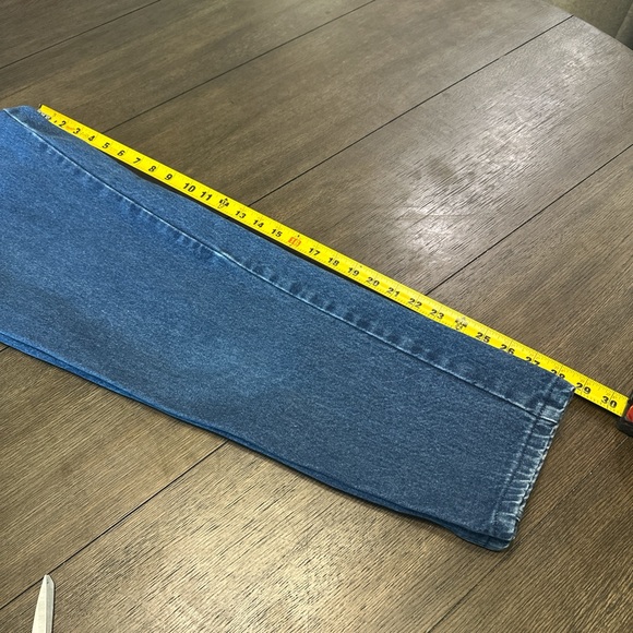 Rocky Mountain Women's Relaxed Blue Jeans - Picture 4 of 4